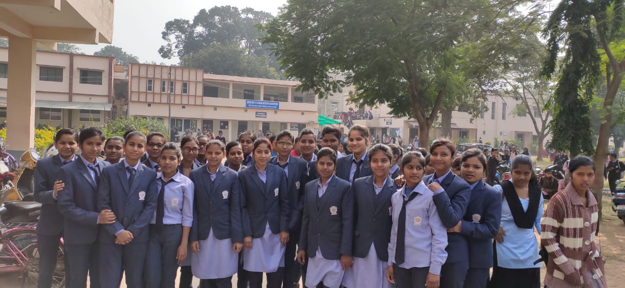 Students of BMLT in college campus